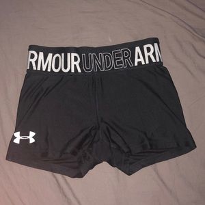 Black under armour spandex shorts🖤